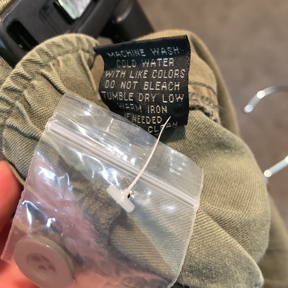 🛑 SOLD 🛑 - Olive Green Jogger Cargo Pants - Picture 9 of 12